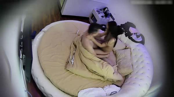 重磅福利-文艺范的气质性感苗条美女开始害羞不让操,被男友舔爽后露出淫荡本性,连续爆操3次,眼镜都被干掉了!